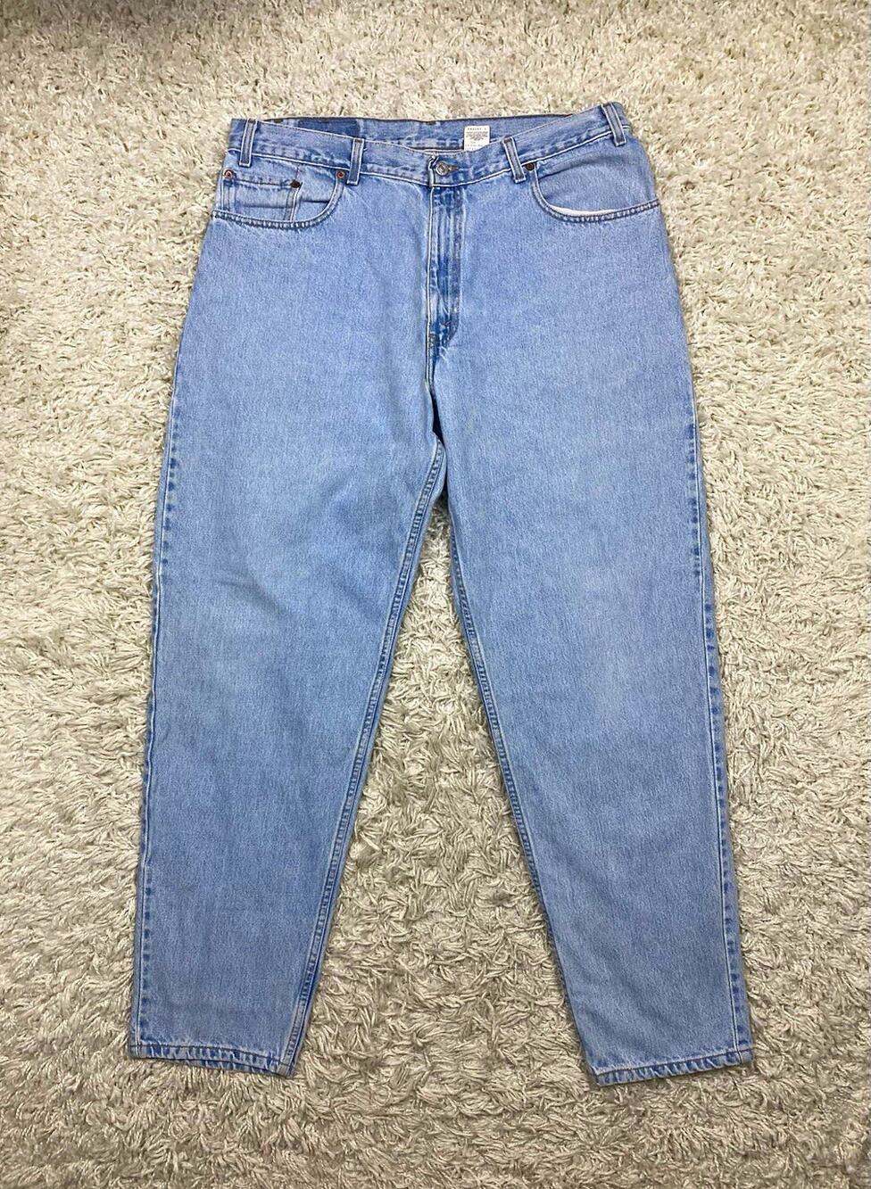 Vintage Levi’s 560 Loose Fit Tapered Leg Jeans Men’s 38x34 (fits 36x33) light